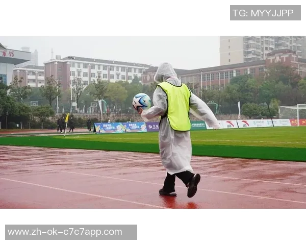 离别足球的情感交织与青春回忆的永恒印记 离别足球的情感交织与青春回忆的永恒印记