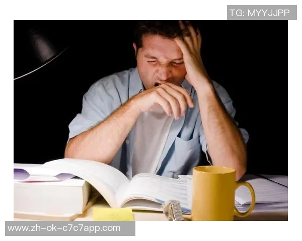 雄性足球袜的选择与搭配技巧助你提升场上表现与时尚感 雄性足球袜的选择与搭配技巧助你提升场上表现与时尚感